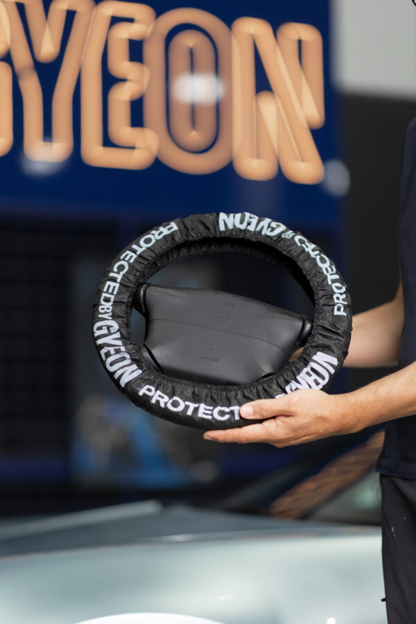 Q²M Steering WheelCover