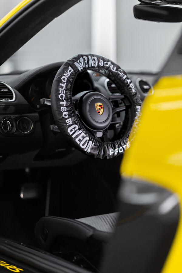 Q²M Steering WheelCover